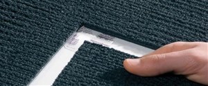 Mit TacTiles können Sie Teppichfliesen einfach und ohne Klebstoff verlegen